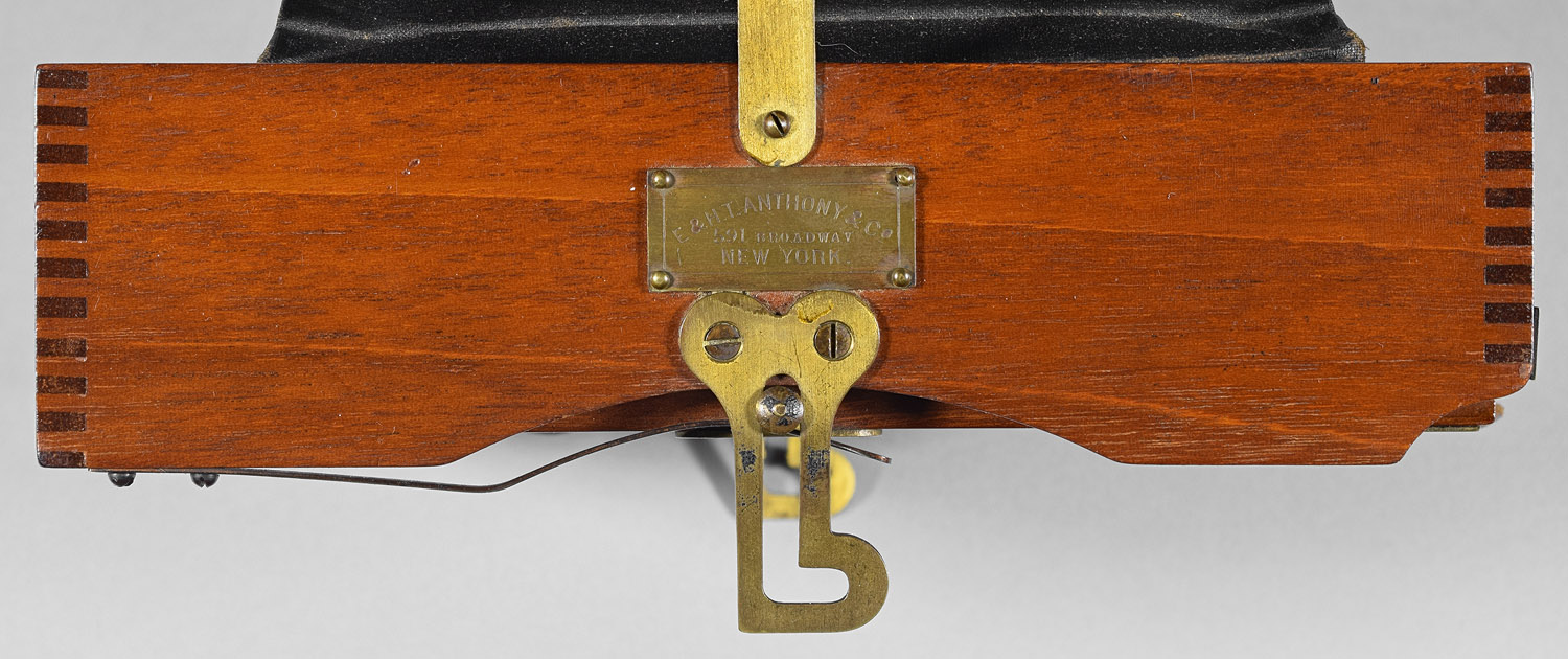 830.anthony-victor.var.1-4x6-label.brass.top.of.rear.standard-1500.jpg