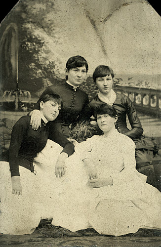 CT0015-Cochran sisters - top left Anna (1870), top right-Dora (1867), bottom left Sarah (1859), bottom right Mary (1858)-500.jpg